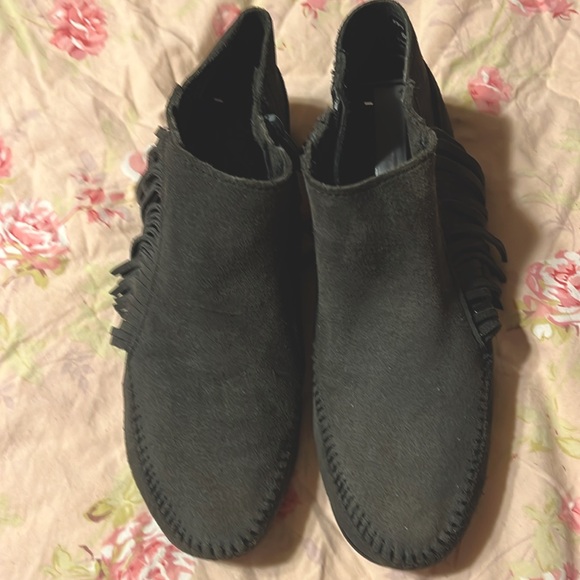 Grey Minnetonka moccasins. Size 6.5 - Picture 1 of 5